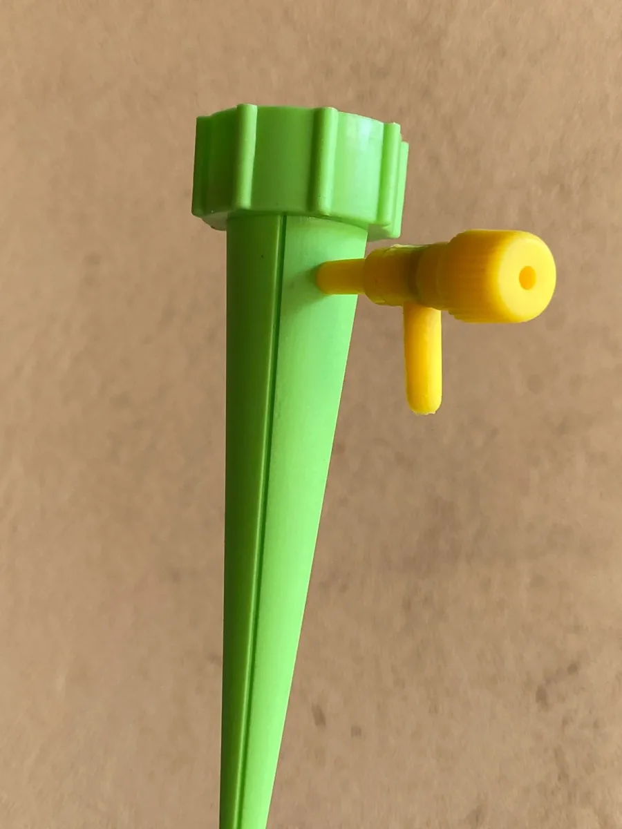 Estacas de Riego por Goteo para Jardinería – Duo Azul y Verde - Imagen 6