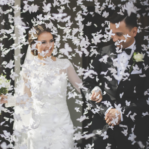 Cañón confeti mariposas blancas