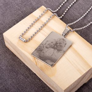 Colgante rectangular grabado