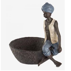 Figura Chico Sentado Cuenco Turbante Azul